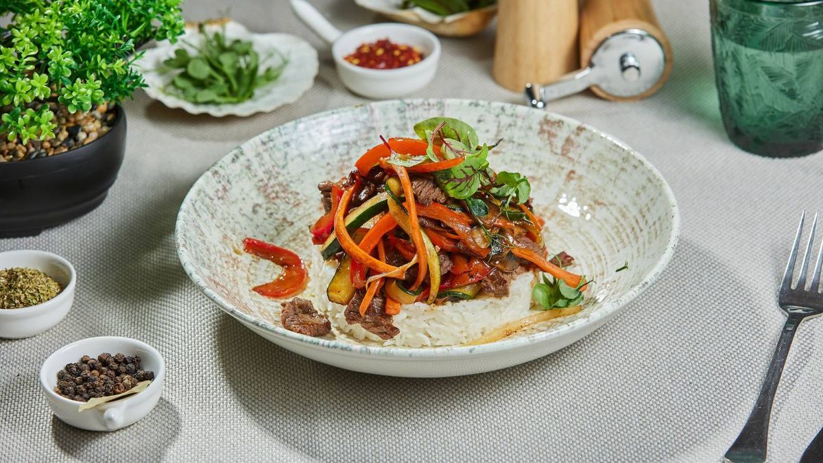 Tigaie de vită cu orez basmati